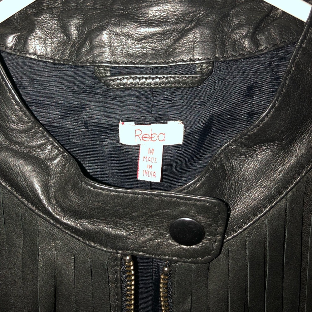 A real leather M fringe Woman’s jacket.